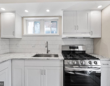 439 Dupont Street - Photo Thumbnail 8