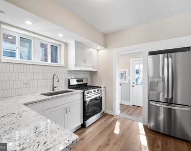 439 Dupont Street - Photo Thumbnail 7