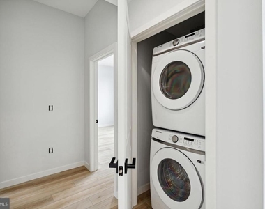 1112-16 E Berks Street - Photo Thumbnail 8