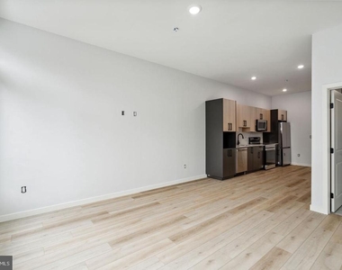 1112-16 E Berks Street - Photo Thumbnail 3