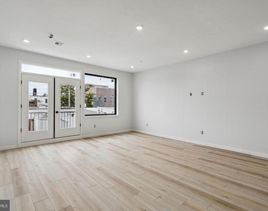1112-16 E Berks Street - Photo Thumbnail 7