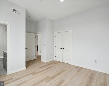 1112-16 E Berks Street - Photo Thumbnail 13