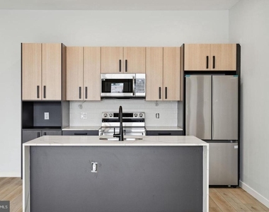 1112-16 E Berks Street - Photo Thumbnail 2