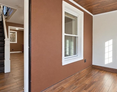 611 E Thayer Street - Photo Thumbnail 1