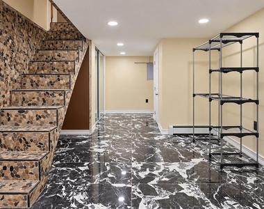 611 E Thayer Street - Photo Thumbnail 18