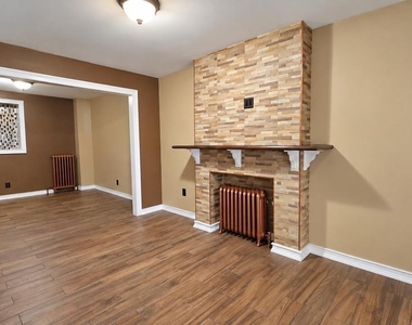611 E Thayer Street - Photo Thumbnail 4