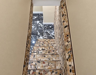 611 E Thayer Street - Photo Thumbnail 17
