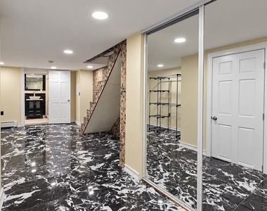 611 E Thayer Street - Photo Thumbnail 19