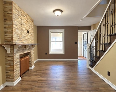 611 E Thayer Street - Photo Thumbnail 3