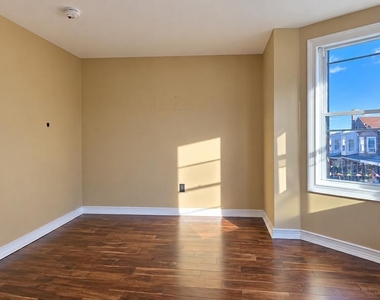 611 E Thayer Street - Photo Thumbnail 12