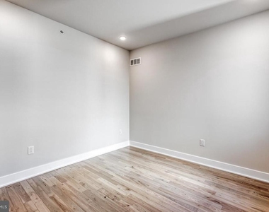 1506 N 8th Street - Photo Thumbnail 2