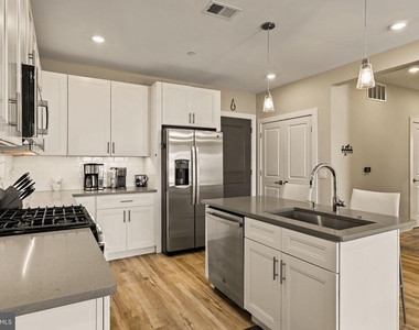 1148 N 2nd Street - Photo Thumbnail 3