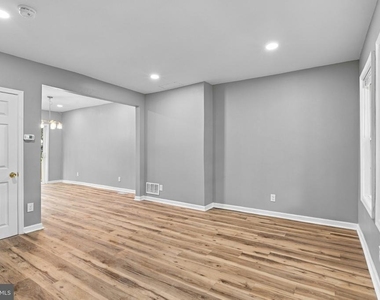 2547 Bonaffon Street - Photo Thumbnail 6