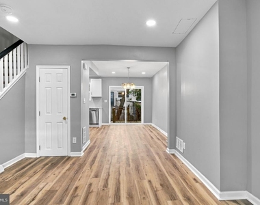 2547 Bonaffon Street - Photo Thumbnail 7