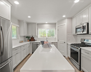 9110 Chisholm Ln - Photo Thumbnail 6