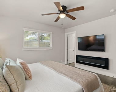 9110 Chisholm Ln - Photo Thumbnail 15