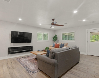 9110 Chisholm Ln - Photo Thumbnail 11