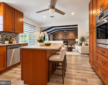 553 Saratoga Road - Photo Thumbnail 7