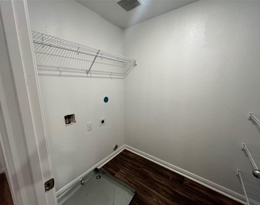 122 Fox Glen Trl - Photo Thumbnail 14