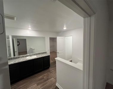 122 Fox Glen Trl - Photo Thumbnail 13