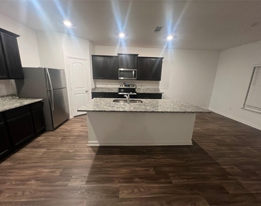122 Fox Glen Trl - Photo Thumbnail 1