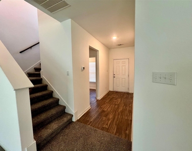 122 Fox Glen Trl - Photo Thumbnail 6