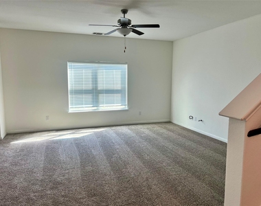 122 Fox Glen Trl - Photo Thumbnail 5