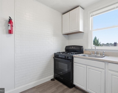 808 Derwyn Road - Photo Thumbnail 9
