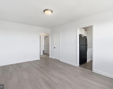 808 Derwyn Road - Photo Thumbnail 6