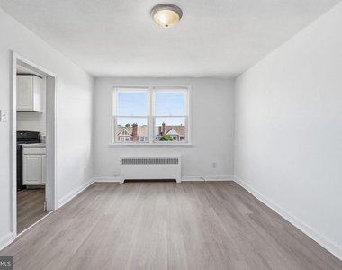 808 Derwyn Road - Photo Thumbnail 4