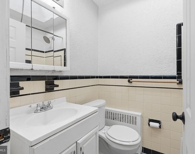 808 Derwyn Road - Photo Thumbnail 15