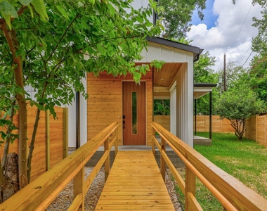 2104 Columbia Cv - Photo Thumbnail 2