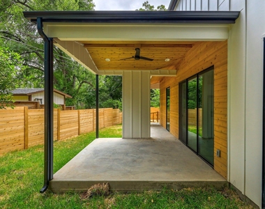2104 Columbia Cv - Photo Thumbnail 21