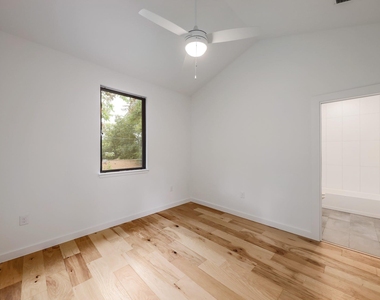 2104 Columbia Cv - Photo Thumbnail 17