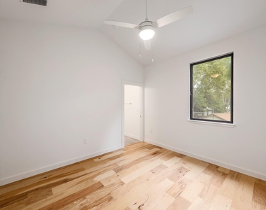 2104 Columbia Cv - Photo Thumbnail 13