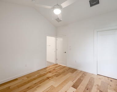 2104 Columbia Cv - Photo Thumbnail 15
