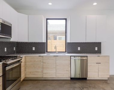 2104 Columbia Cv - Photo Thumbnail 8