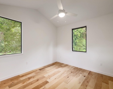 2104 Columbia Cv - Photo Thumbnail 14
