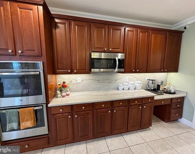 245 South Lane - Photo Thumbnail 6