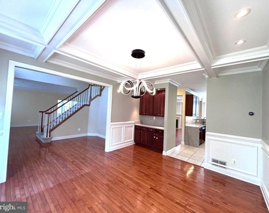245 South Lane - Photo Thumbnail 3