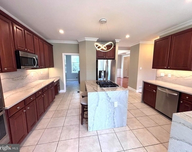 245 South Lane - Photo Thumbnail 7