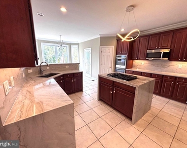 245 South Lane - Photo Thumbnail 5