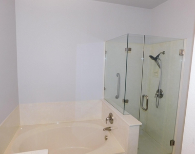 5812 Pecanwood Ln - Photo Thumbnail 10
