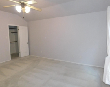 5812 Pecanwood Ln - Photo Thumbnail 8