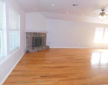 5812 Pecanwood Ln - Photo Thumbnail 2