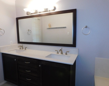 5812 Pecanwood Ln - Photo Thumbnail 9