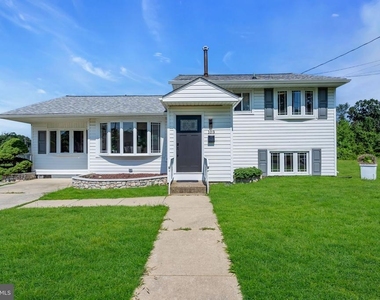 103 Carver Drive - Photo Thumbnail 5