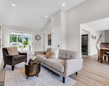 103 Carver Drive - Photo Thumbnail 17