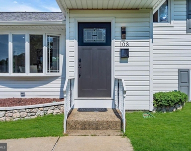 103 Carver Drive - Photo Thumbnail 7