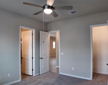 4806 Warm Wassail Dr - Photo Thumbnail 9